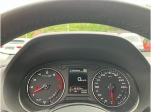 Audi Q2 35 TFSI S-tronic / MMI-Navi plus, LED, RFK