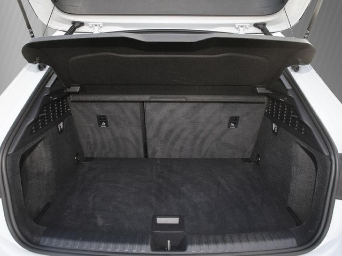 Audi A3 Sportback 30 TFSI advanced AHK Navi Virtual+