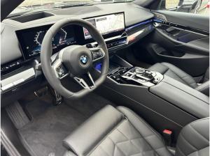 BMW 540 xDrive Touring MSportPro AHK Pano B&W DriAs (G61)