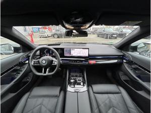 BMW 540 xDrive Touring MSportPro AHK Pano B&W DriAs (G61)