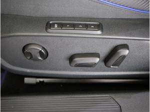 Volkswagen Golf VIII 2.0 TSI R Performance+NAV+ACC+LED+AKRA