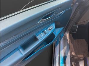 Volkswagen Golf VIII 1.5 eTSI DSG R-Line | PANO | LED |