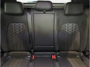 Volkswagen Golf VIII 1.5 eTSI DSG R-Line | PANO | LED |