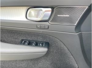 Volvo XC40 B3 Plus Black Edition LED 20LM NAVI H&K FSH