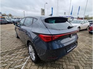 Seat Leon 1.5 eTSI DSG Style Edition Navi LED Klimaautom DAB SHZ Spurhalteass. Rückfahrkam.