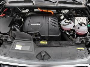 Audi Q5 S-Line 55 TFSIe quattro S-tronic / Pano, OLED