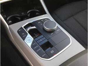BMW 330 i Touring LC PROF+KAMERA+AHK+ESITZE+HIFI