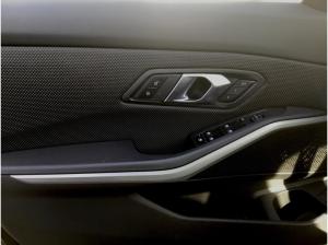 BMW 330 i Touring LC PROF+KAMERA+AHK+ESITZE+HIFI