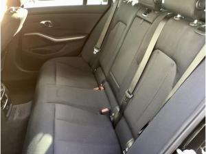 BMW 330 i Touring LC PROF+KAMERA+AHK+ESITZE+HIFI