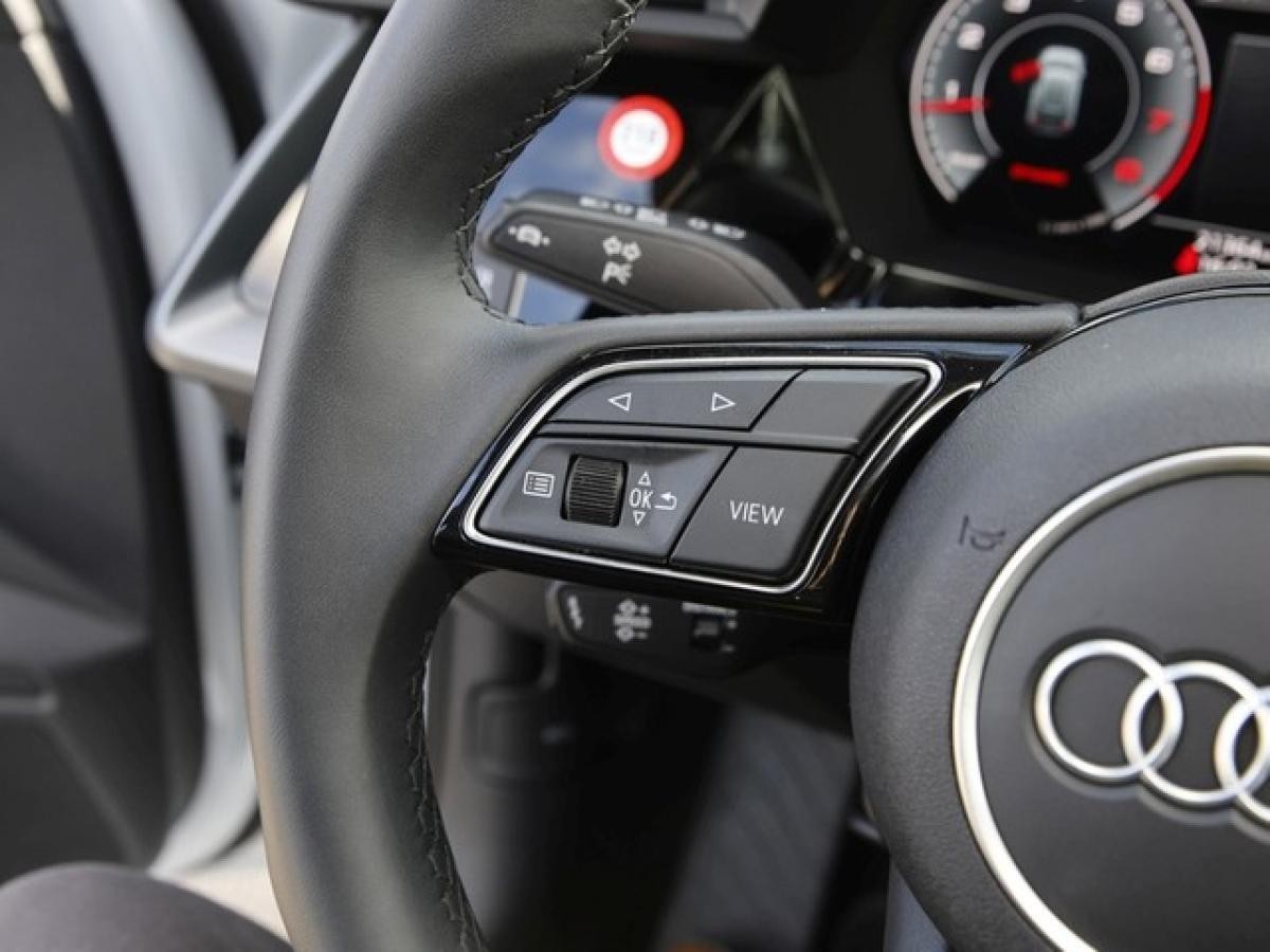 Audi A3 Sportback 30 TFSI advanced AHK Navi Virtual+