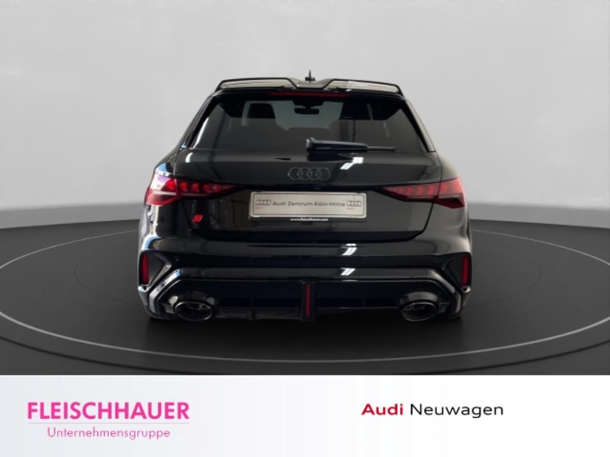 Audi RS3 Sportback 2.5 TFSI quattro S tronic *Panorama*Carbon Spoiler*VMAX280km/h*SONOS*Assistenzpaket*