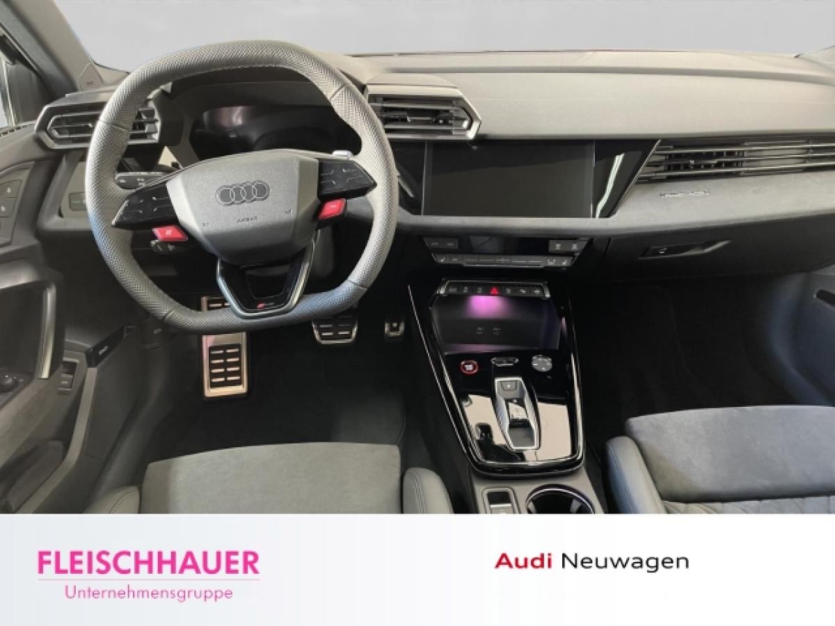 Audi RS3 Sportback 2.5 TFSI quattro S tronic *Panorama*Carbon Spoiler*VMAX280km/h*SONOS*Assistenzpaket*