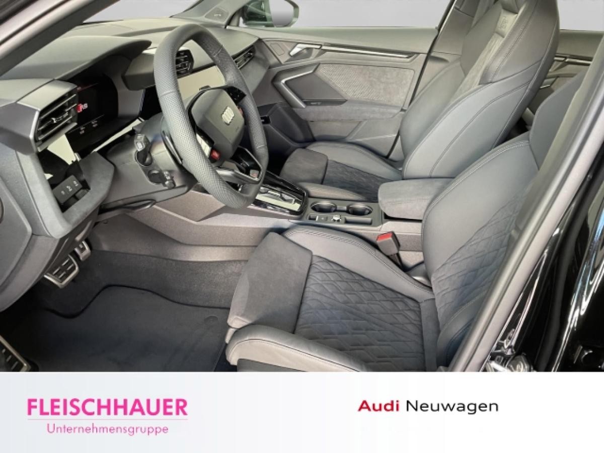 Audi RS3 Sportback 2.5 TFSI quattro S tronic *Panorama*Carbon Spoiler*VMAX280km/h*SONOS*Assistenzpaket*