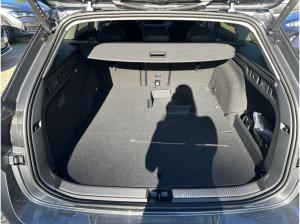 Skoda Superb Combi 1.5 TSI iV 150kW Selection/Transport/AHK/Licht&Sicht/Fahrassistenz/Winter/Infotainment