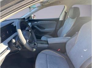 Skoda Superb Combi 1.5 TSI iV 150kW Selection/Transport/AHK/Licht&Sicht/Fahrassistenz/Winter/Infotainment