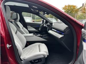 BMW i5 eDrive40 Touring M Sport //Autobahnassistent Pano