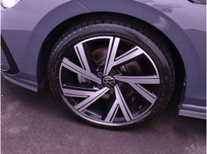 Volkswagen Golf VIII R-Line 2.0 TSI DSG / Navi, RFK, LED+
