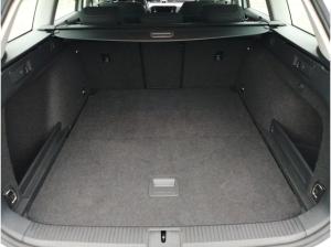 Volkswagen Passat Variant Business 2.0 TDI DSG / Navi, LED