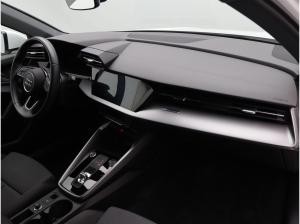 Audi A3 Sportback S-Line 45TFSIe S-tronic / Navi, AHK