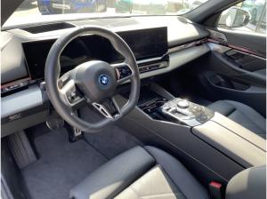 BMW i5 eDrive40 Limo M Sport || Autobahnass B&W 360°
