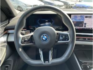 BMW i5 eDrive40 Limo M Sport || Autobahnass B&W 360°