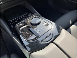 BMW i5 eDrive40 Limo M Sport || Autobahnass B&W 360°