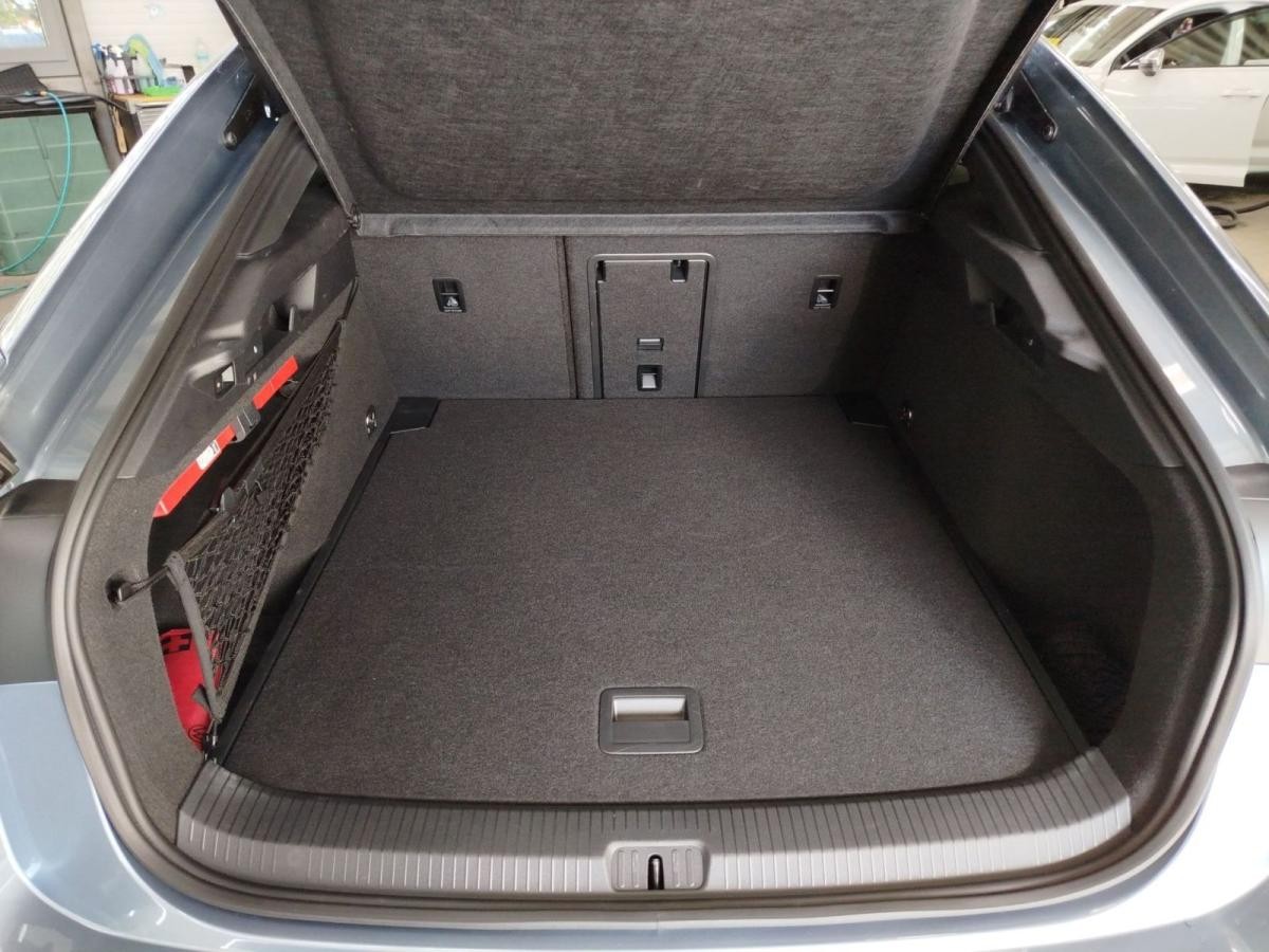 Volkswagen ID.7 Pro Navi AHK Spurwechselassistent LED Heckleuchten DAB+