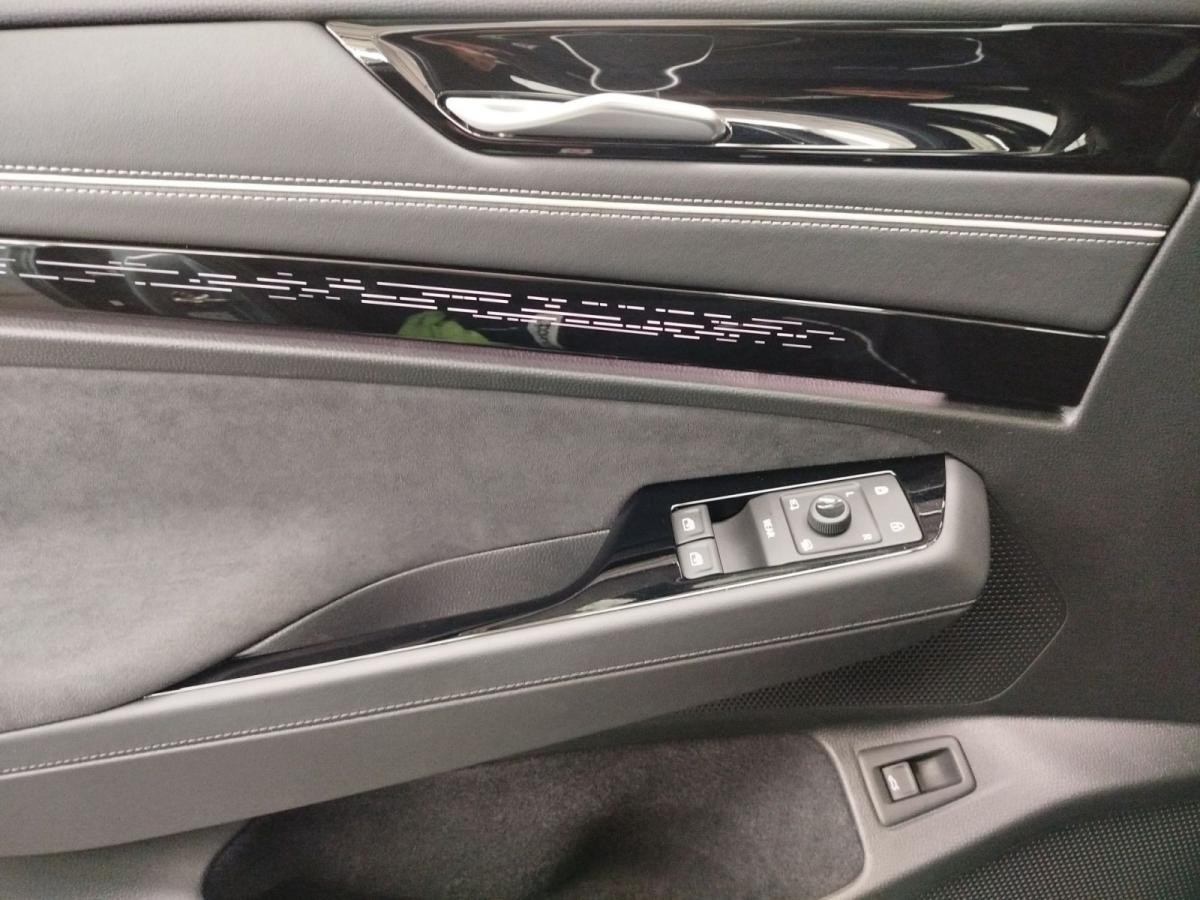 Volkswagen ID.7 Pro Navi AHK Spurwechselassistent LED Heckleuchten DAB+