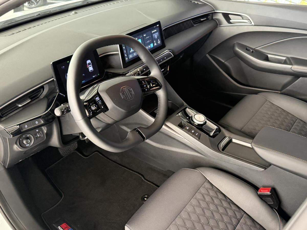 MG MG3 3 HEV+ Luxury 24.5  (Privat)