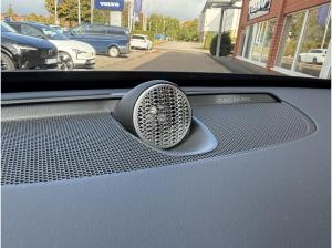 Volvo XC90 T8 AWD Ultra Bright