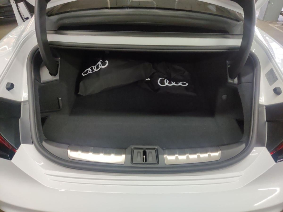 Audi RS e-tron GT performance - Head-up-Display - Audi virtual cockpit plus mit zusätzlichem RS-Layout - Bang & Olufse