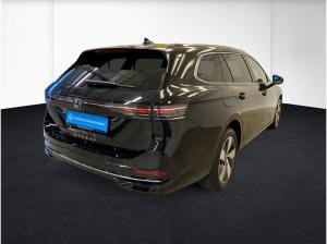 Volkswagen Passat 2.0 TDI Elegance*AHK*Standhzg.*HuD*IQ*DCC