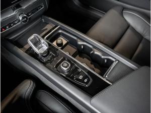 Volvo XC60 B5 AWD Plus Black Edition