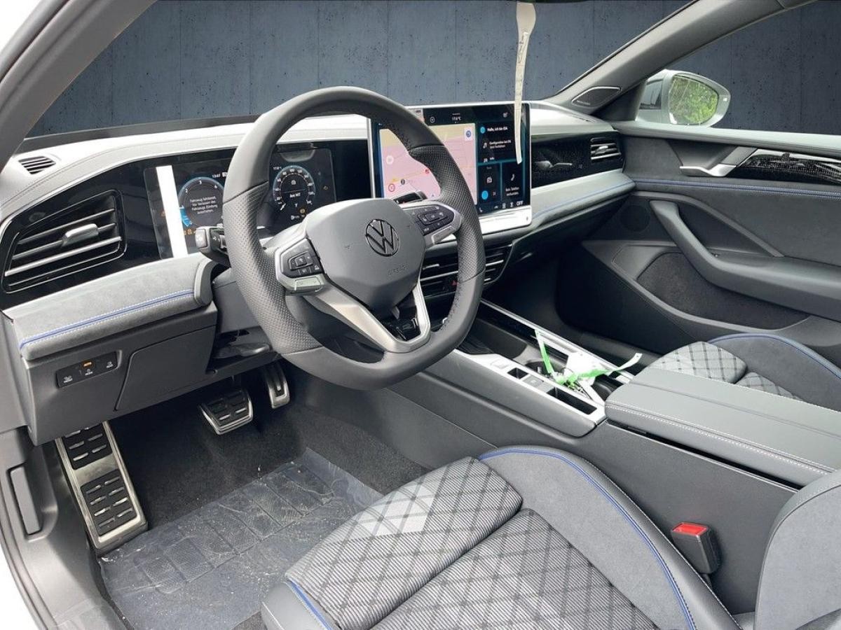 Volkswagen Passat R-Line 2.0 TDI DSG AHK Navi IQ SHZ