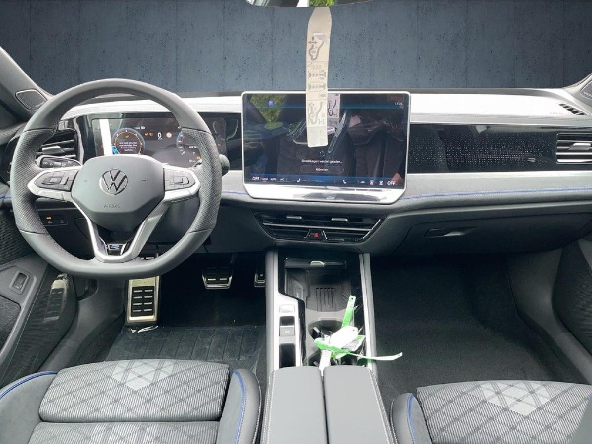 Volkswagen Passat R-Line 2.0 TDI DSG AHK Navi IQ SHZ