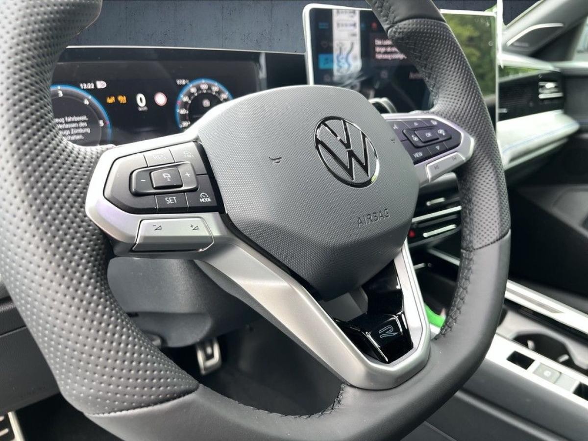 Volkswagen Passat R-Line 2.0 TDI DSG AHK Navi IQ SHZ