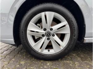 Volkswagen Golf VIII Life 1.5 TSI LED Navi AHK Climatronic Sitzheizung