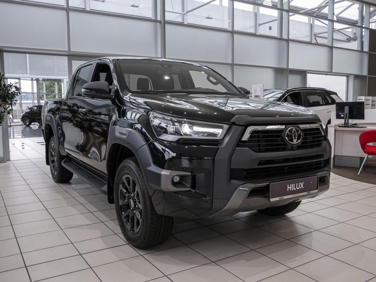 Toyota Hilux 2.8 Double Cab Invincible 4x4 ACC LED 360°