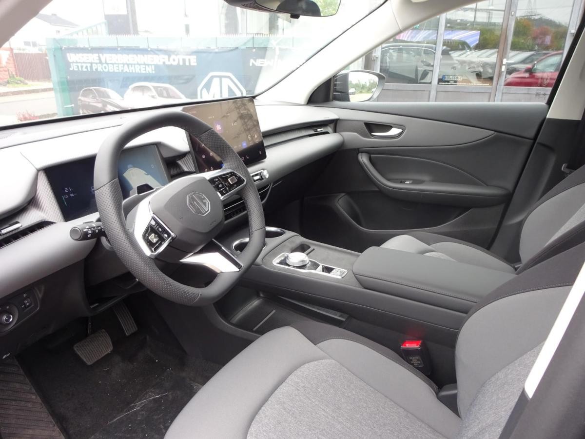 MG S5 EV Comfort Standard Range Black Month