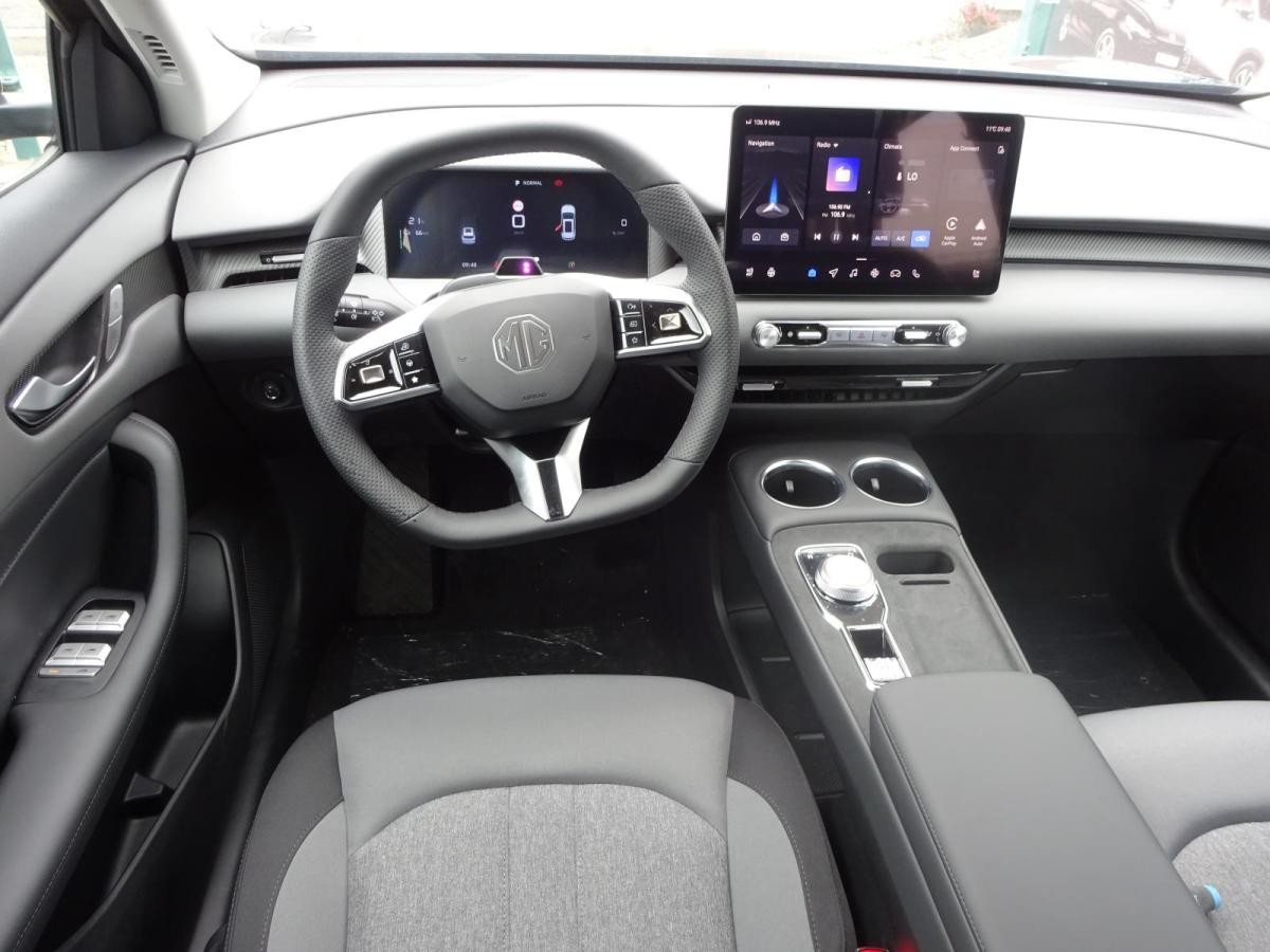 MG S5 EV Comfort Standard Range Black Month