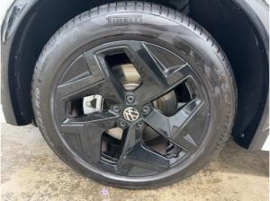 Volkswagen Tiguan R-LINE 2.0 TDI DSG LED+ HuD AHK KAM 19"