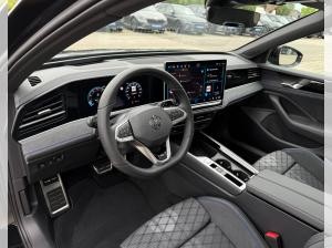 Volkswagen Passat R-Line 2025 2.0 TDI 4MOTION 193 DSG (UVP 70.450€/KW49) BLACK/IQ/HEAD/AHK/PANO/ASSIST/UVM.