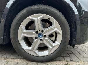 BMW iX1 xDrive30 xLine (Allrad)