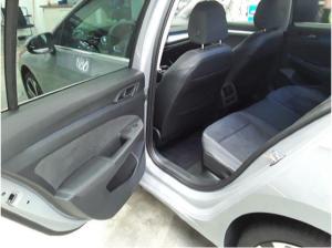 Volkswagen Golf VIII 2.0 TDI DSG Style Navi Sprachassistent LED Heckleuchten Sitzheizung DAB+