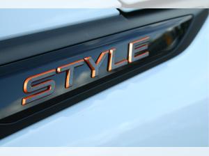 Peugeot 2008 Style 100PS Navigation, Kamera, Sitzheizung, PDC