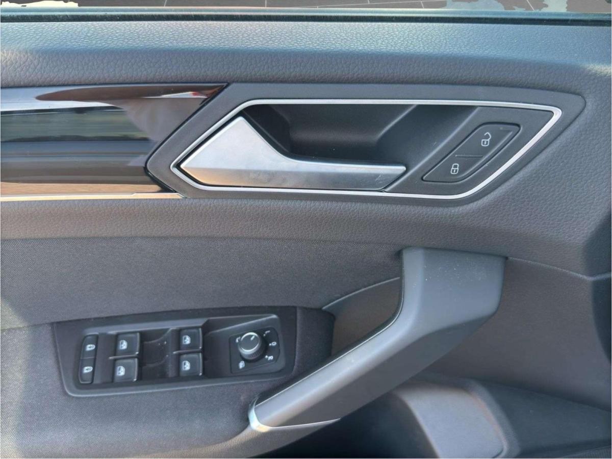 Volkswagen Touran Highline 1.5 TSI DSG 7-SITZER BLACK STYLE