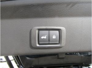 Mitsubishi Outlander Plug-in Hybrid 2.4 Top MJ 25 4WD NAVI LED SHZ ACC RFK FSE SD PDC LRHZ