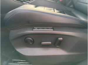 Volkswagen T-Roc R Akrapovic/AHK/Matrix/Pano/Nav/Kam/Leder/Assist