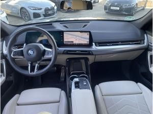 BMW iX2 eDrive20 || M Sport Pro || 360°AHK ACC HK eSitze