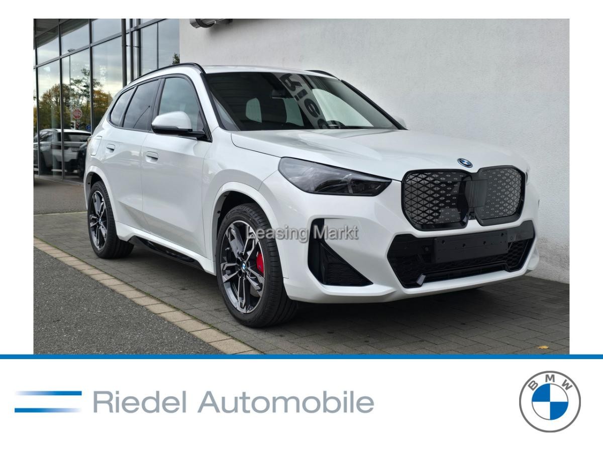 BMW iX1 xDrive30 Navi Tempom.aktiv Panoramadach Bluetooth PDC